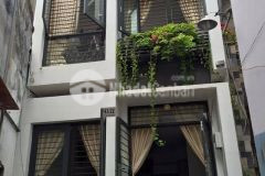 Bán nhà 1 trệt 1 lầu hẻm daxu đường bà triệu hướng đông nam.