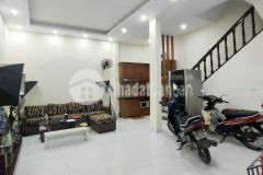 Cần bán nhà đống đa gần 40m, 4 tầng, gần phố, mặt tiền hơn 6m rộng khủng khiếp. giá hơn 4 tỷ rưỡi