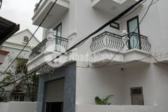 Nhà 3 tầng lô góc 3 mặt ngõ ô tô đỗ cửa trần nguyên hãn