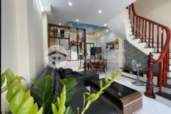 Nhà đẹp ở ngay tặng gần hết nội thất diện tích rộng ngõ nông gần đường ô tô