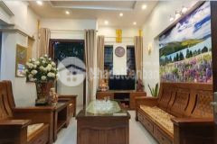 Cần bán nhà đường láng, 51m2, 5t, mt 4.5m, ô tô, nhỉnh 5 tỷ.