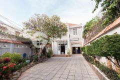 Bán căn biệt thự nghỉ dưỡng mặt tiền hồ qúy ly. p. thắng tam