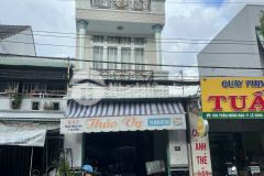 Bán nhà 1 trệt 2 lầu mặt tiền đường trần hưng đạo, cách chợ cái răng 30m.lh 0837777411 tín