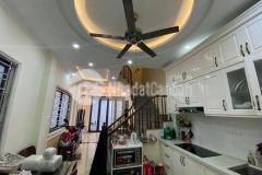 Nhà dân xây lô góc 3 mặt thoáng,hàng xóm aeon mall long biên