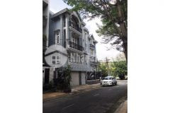 Bán nhà 1 trệt 2 lầu hẻm ô tô đường nguyễn thị minh khai hướng đông bắc.