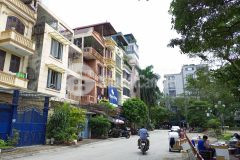 Bán nhà phân lô hoàng cầu. ôtô tránh view hồ mt hiếm kd. 110mx7txmt 7,6m. 29 tỷ.
