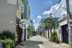 Bán nhà khu phân lô lã xuân oai. dt 64m2, nhà đẹp, shr, hxh 6m giá 5 tỷ.