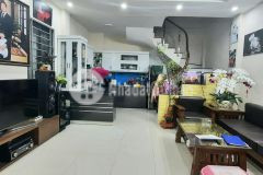 Bán nhà hoàng quốc việt 40m 6 tầng 5.3 tỷ oto phi