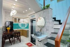 Siêu hotnhỉnh 2 tỷ sở hữu nhà 2 lầu,hxh,tt sài gòn sát mt lê quang định nhà đẹp ở ngay.