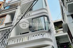 Bán nhà quận đống đa hà nội 70m2 x 5t, oto, 9p, giá 10.7 tỷ.