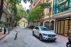 Nhà phân lô vỉa hè ô tô tránh, thang máy phố phùng chí kiên, cầu giấy 0569766799