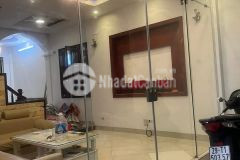 Nhà gì mà đẹp hết nước chấm luôn, 50m x 4t, mt 4,5m 3.5 tỷ, cách ô tô 10m.