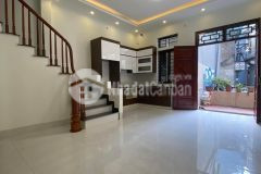 Ban nha quan hoa câu giây 45m2 5t gia 4.2 ty lô goc gân phô