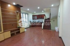 Bán nhà gốc đề, ngõ thông, nở hậu, 40m2 x 5 tầng nhỉnh 4 tỷ.