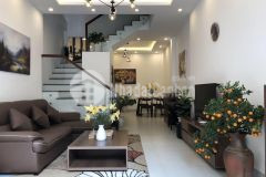 Bán nhà hoàng quốc việt, 3 bước ôtô, 60m, 5t, 7.9 tỷ.