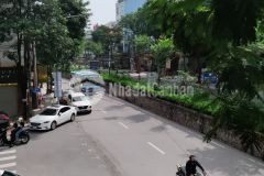 Bán nhà lạc long quân tây hồ, 43m, 5t, 4m, nhỉnh 6 tỷ. ô tô, view phố, view hồ tây.