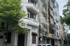 Bán gấp nhà hoàng quốc việt 55m2, ô tô tránh vỉa hè đá bóng giá 4,8 tỷ.