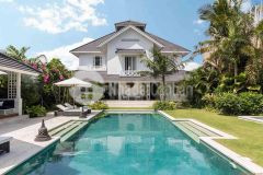 Bán gấp biệt thự 215m2 đường lạc long quân,hướng nam.