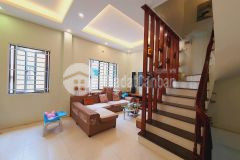 Cần bán gấp nhà 5 tầng, 38m2, phố giáp bát, quận hoàng mai, lô góc, 0986048568.