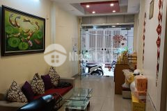 Mặt ngõ thông kinh doanh ô tô, chủ đang kinh doanh spa cực kỳ đông khách. nhà nằm mặt ngõ kinh doanh