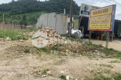 Mảnh đất nằm ở trục chính thôn tà số 1 bản du lịch người mông nổi tiếng mộc châu.