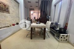 Nhỉnh 5 tỷ có nhà nguyễn đình hoàn, dt 40m2, 5 tầng, cách phố 20m