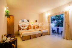 Cho thuê tòa nhà khách sạn 3 sao bãi trước cách biển 20m.