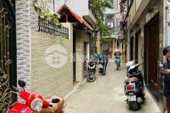 Chỉ 20m ra phố vọng 5 tầng 4m mặt tiền 45m2 ba gác tránh xe máy trước nhà.