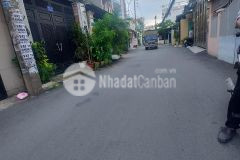 Xe hơi vào nhà gần mặt tiền đường kinh doanh hẻm thông giá tốt