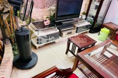 Huỳnh thúc kháng lô góc 2 mặt thoáng ô tô đỗ cửa.