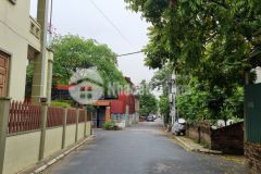 Bán lô đất tặng nhà 2 tầng làng cam, cổ bi, dt 57m2 tiền hậu 5,2m đường nhựa 3,5m ô tô thông.