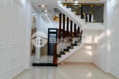 Gia đình cần tiền, bán gấp căn nhà đang ở, gần chợ bình chánh, mặt tiền kinh doanh mua bán