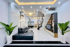Chỉ bán cho khách công giáo nhà đẹp 3 tầng cmt8, q10, 85m2 5.3x16m, 9.5 tỷ