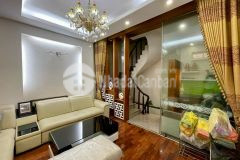 Bán nhà ngọc lâm long biên 28m 5 tầng mt 4m, cách 1 nhà ra mặt phố, 3.8 tỷ.