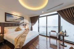 Bán khách sạn 150m2 mặt tiền thùy vân. p.2. hướng đông nam.
