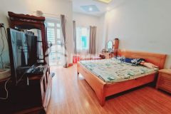 Kết cấu btct 3 lầu, 3 phòng ngủ 4tolett sân thương trước saunhà mới vào ở ngay,khu dân trí cao,tiện