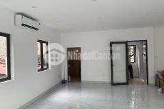 Cho thuê nhà mp trần khát chân 60m2x 6 tầng, mặt tiền 6,5m có thang máy. thông sàn