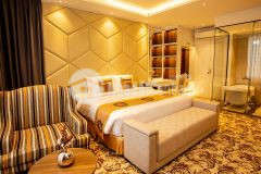 Bán khách sạn 5 tấmhẻm 8mthông ra bxmđnguyễn xí60m212.5 tỷ