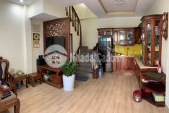 Bán nhà dòng tiền xuân thủy, diện tích 46m2, 5 tầng, mặt tiền 4m, giá hơn 3 tỷ.