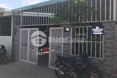 Chỉ nhỉnh 2 tỷ xxx đã sở hữu được nhà 2 mặt kiệt ô tô trước và sau ô tô đậu trong sân nhà.