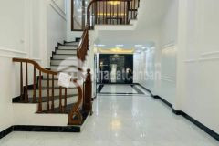 Bán gấp trung tâm ngã tư sở, 47m2, 5 tầng, mt 4m, ô tô, lô góc, 5.5 tỷ.