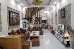Bán nhà lô góc, phố thượng đình, 43m2, 5 tầng, mt 4.2m, ô tô gần, 4.5 tỷ.