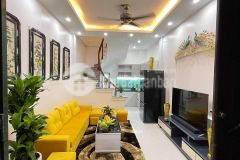 Chỉ hơn 2 tỷ có nhà đẹp 5t, 4pn phố thái hà, đống đa
