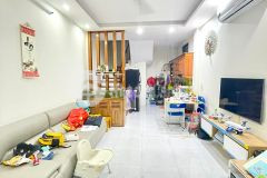 Gia đình cần bán nhà phường vĩnh phúc, lô góc, 20m ra phố, 45m2, 3.8m, giá chào 5.5 tỷ.