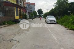 Ban gâp 56m2 đât trâu quy, gia lâm, đương 7 chô thông, view khu sân chơi.