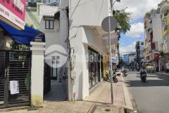 Bán nhà nằm ngay sát mặt tiền rạch bùng binh p.10, q.3, dt 3.77x 14.43m,3 tầng, giá rẻ 9.5 tỷ tl