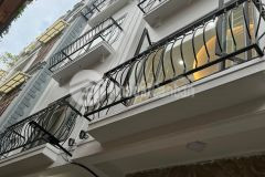 Nhà lõi hai bà trưng thoáng trước sau nhà xây mới kính koong