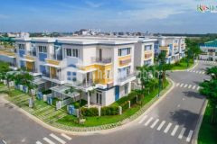 Cần bán nhà phố căn góc có sân vườn khang điền 245m2, view công viên. lh 0822963 vinh
