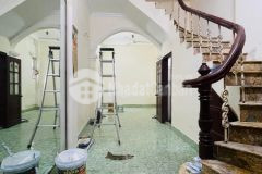 Cần bán gấp căn nhà ở lạc long quân ngõ nông, gần ô tô, vô vàn tiện ích