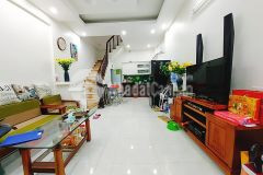 Bán nhà trần thái tông, 5.9 tỷ, 33m2, 6 tầng, mặt tiền 4.1m2, gần ô tô.